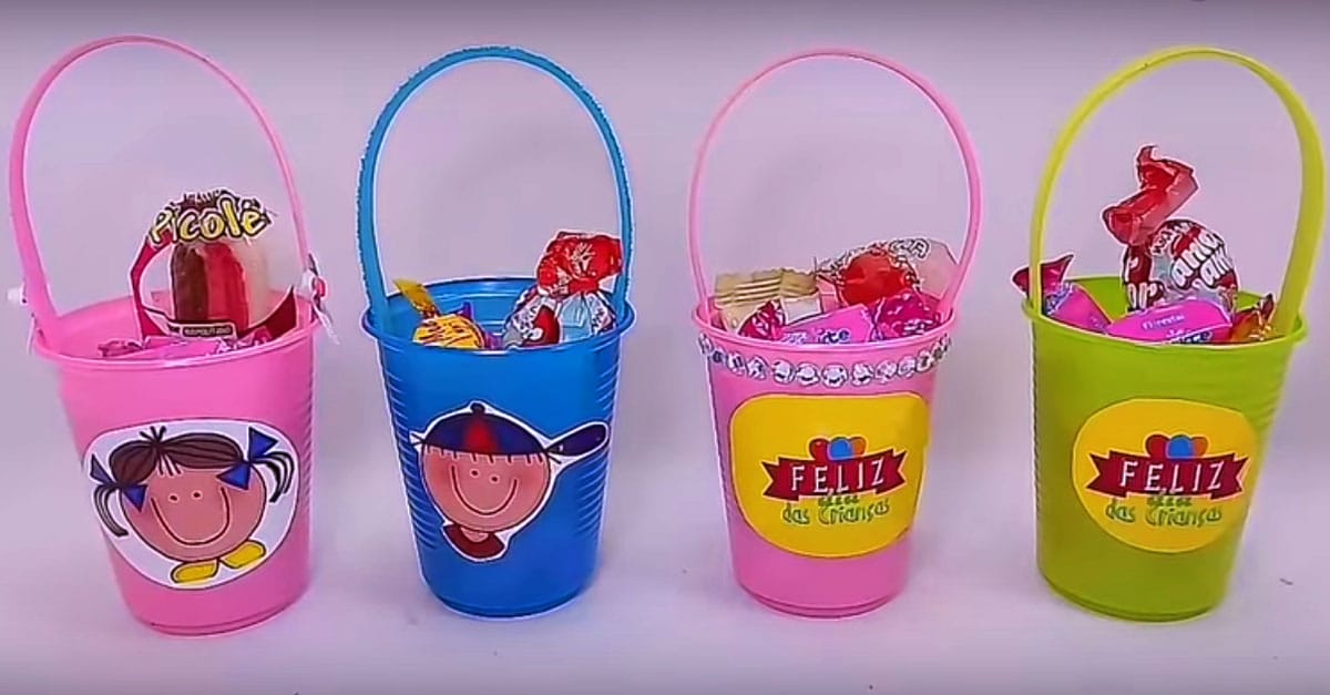 lembrancinha com copo descartável