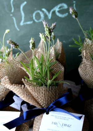 Juta e Renda: A Combinação Perfeita para Lembrancinhas de Casamento Românticas