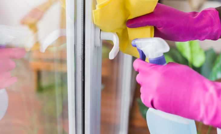 5 ideias de títulos:
1. O Segredo do Limpa Vidros Perfeito: Receitas Caseiras que Funcionam!
2. Diga Adeus às Manchas: Como Fazer Limpa Vidros Caseiro Eficaz.
3. Limpeza de Vidros Descomplicada: Receitas com Ingredientes que Você Tem em Casa.
4. Brilho Impecável: As Melhores Misturinhas Caseiras para Limpar Vidros.
5. Box de Banheiro Impecável: Receitas Caseiras para Manchas Difíceis.