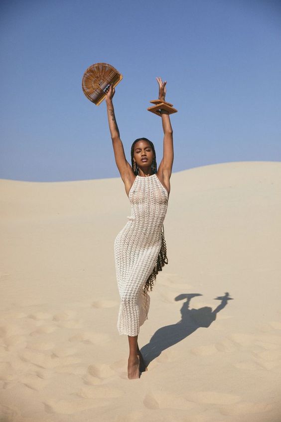 Os Acessórios Maximalistas que Vão Transformar Seu Beachwear