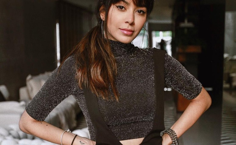 Do Escritório à Festa: 5 Maneiras de Adaptar Sua Blusa de Lurex