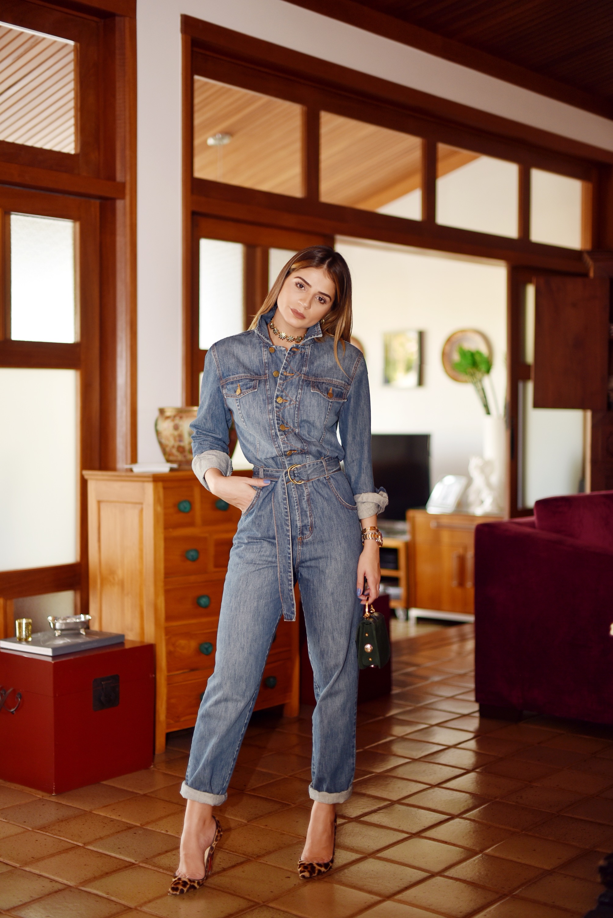 Macacão jeans: tendências atuais e como adaptá-las