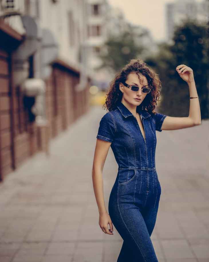 Macacão jeans: do trabalho ao happy hour