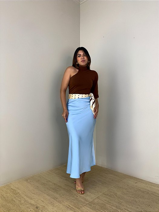 Tecidos que combinam com cetim: Crie looks incríveis e equilibrados