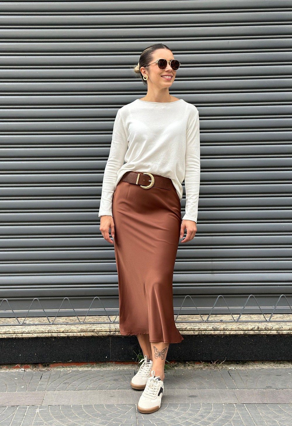 10 acessórios essenciais para elevar seu look com saia de cetim