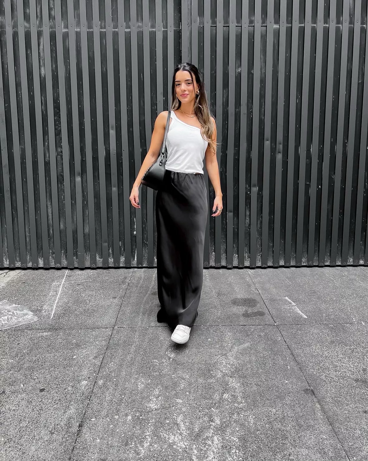 Cores em alta: Quais tons de saia de cetim usar em 2026?