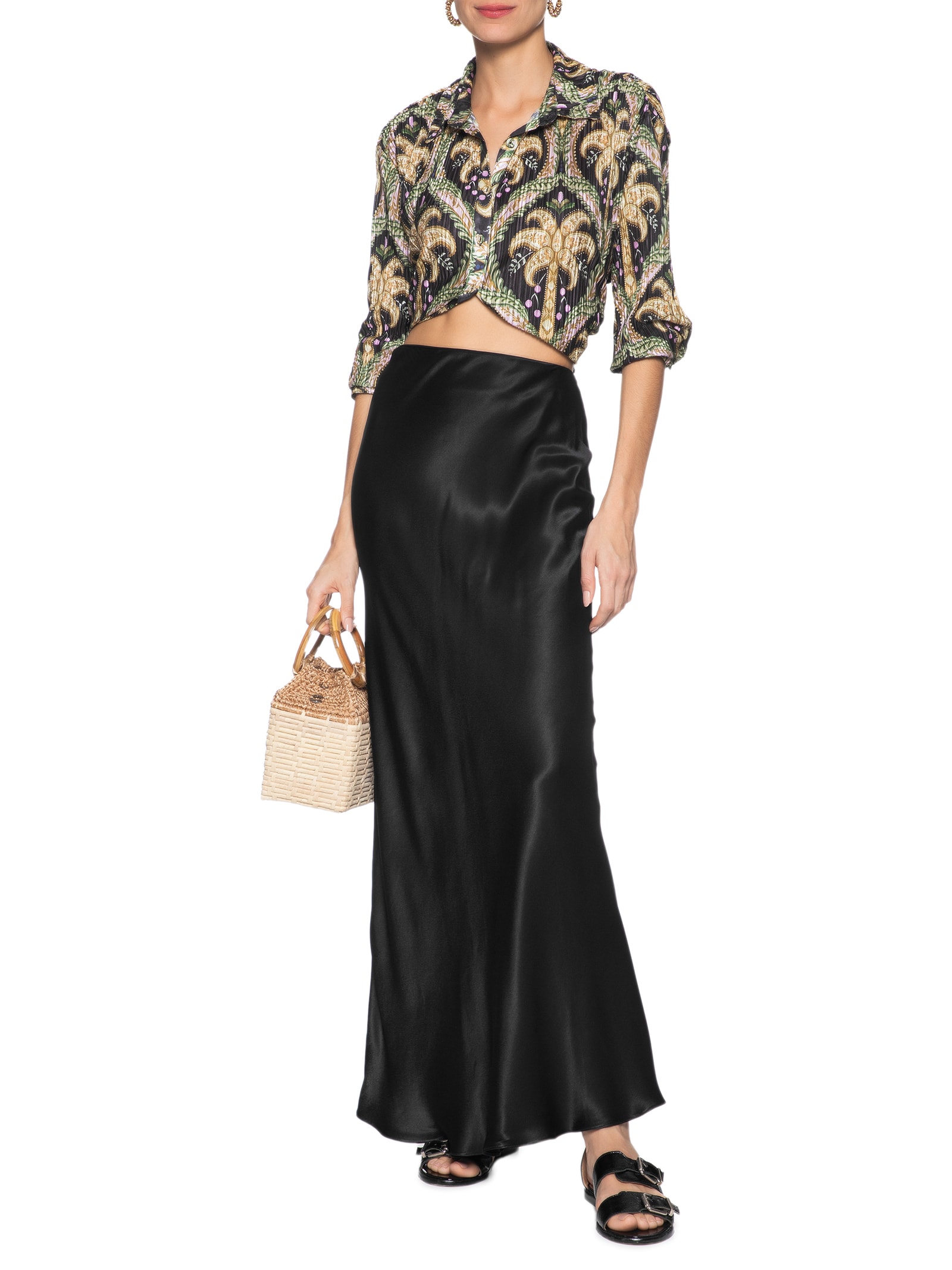 Tecidos que combinam com cetim: Crie looks incríveis e equilibrados