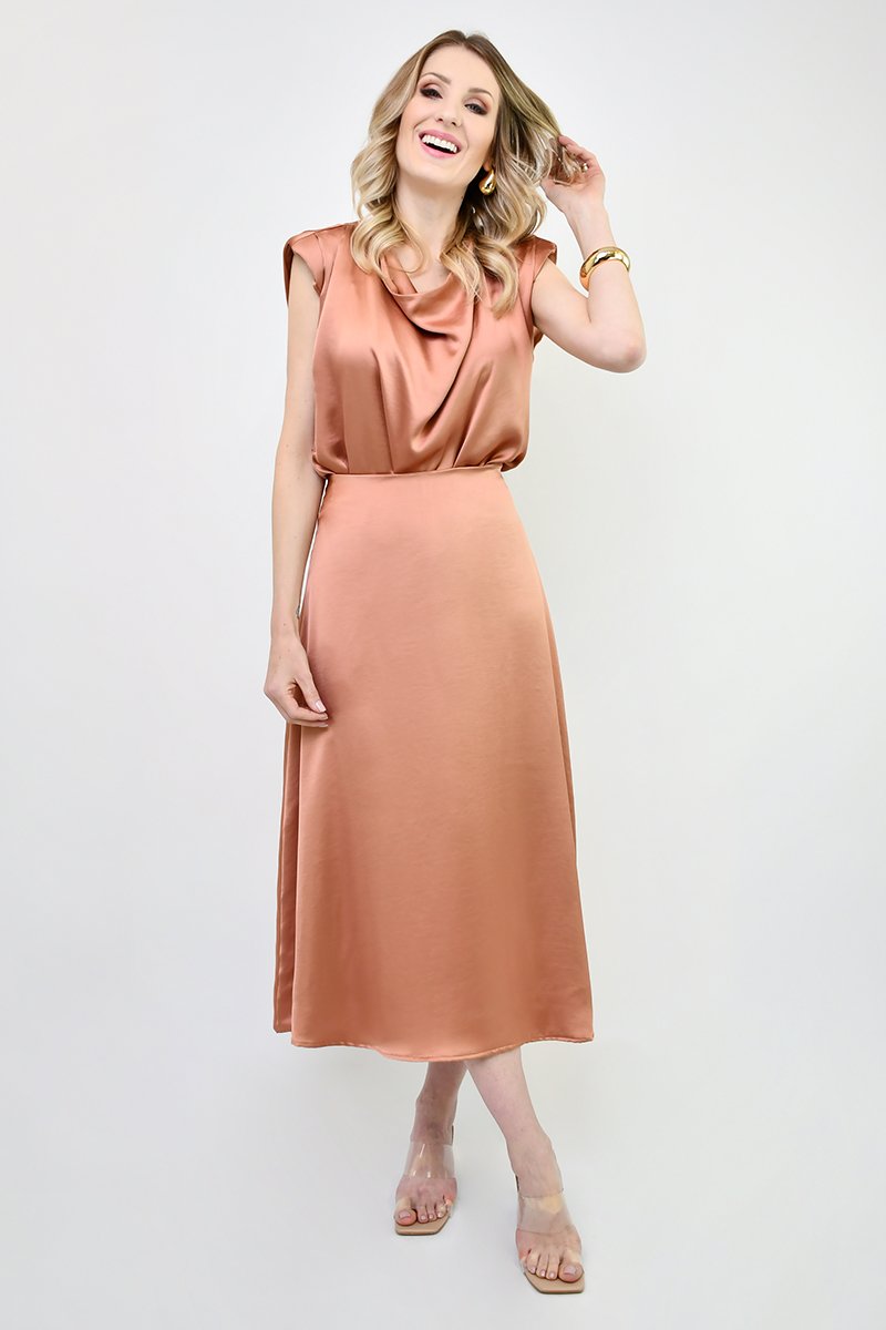 looks com saia de cetim