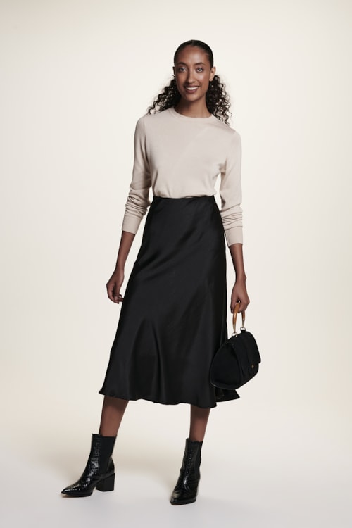 Cores em alta: Quais tons de saia de cetim usar em 2026?