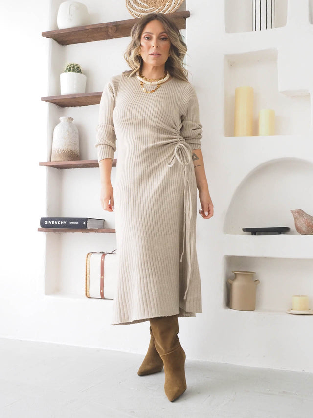 Vestido de malha com tênis: O segredo do casual chic descomplicado