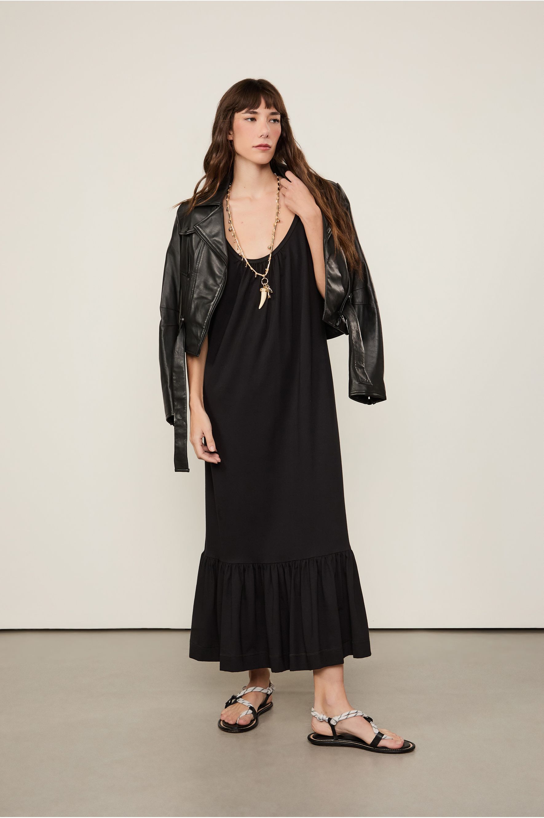 Transforme seu vestido de malha: 10 acessórios essenciais para looks incríveis