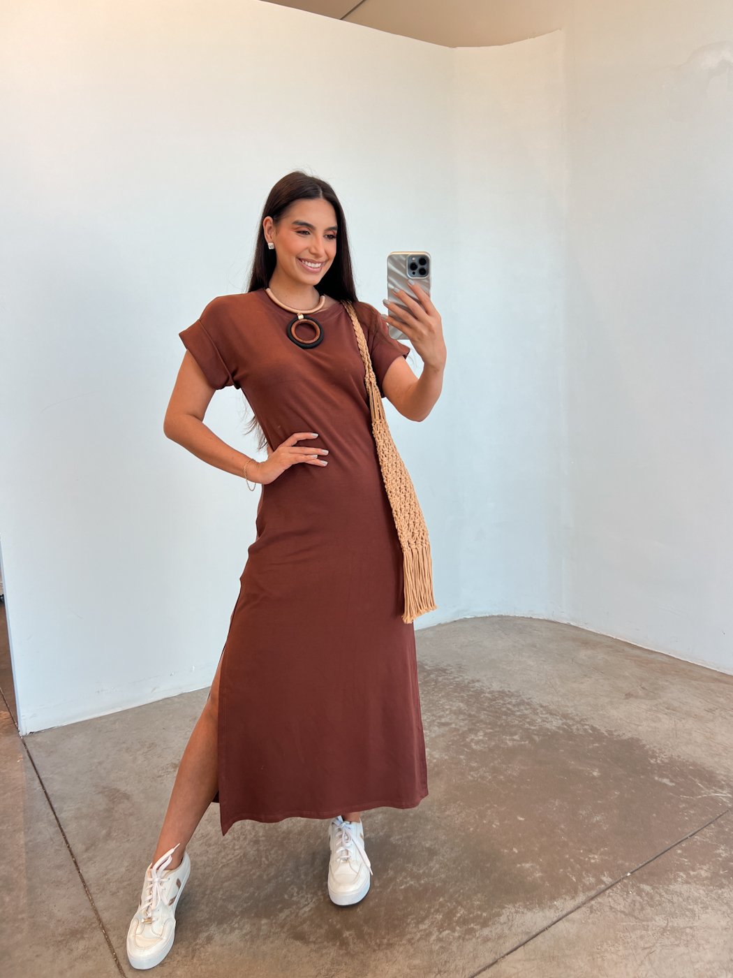 Transforme seu vestido de malha: 10 acessórios essenciais para looks incríveis