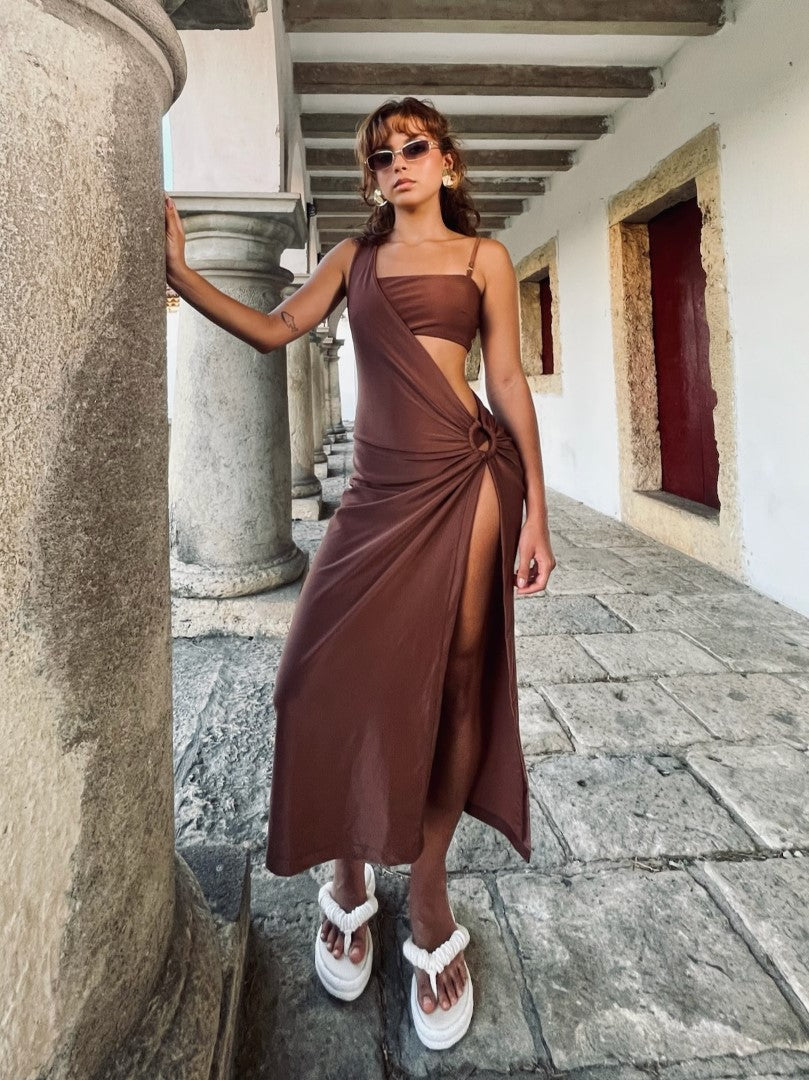 Vestido de malha com tênis: O segredo do casual chic descomplicado