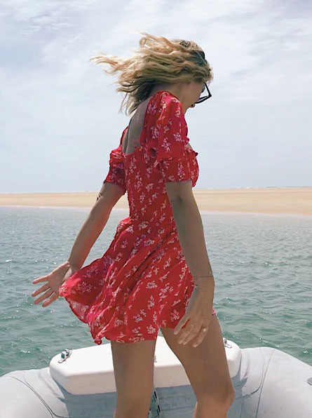 Guia Completo de Acessórios para Pool Party: Do Chapéu à Bolsa