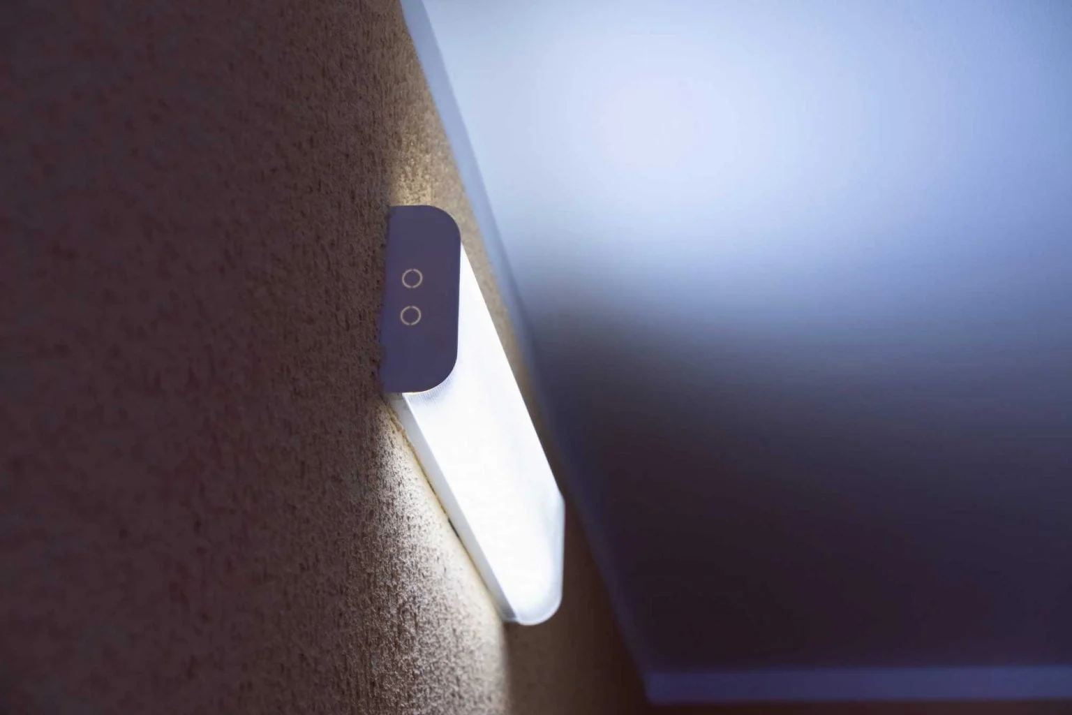 1. Guia Completo: Como Escolher a Luminária de Emergência Ideal para Sua Casa.
2. Manutenção Essencial: Prolongue a Vida Útil da Sua Luz de Emergência.
3. Segurança em Áreas Externas: Luminárias de Emergência com Proteção IP65.
4. Luminárias de Emergência Industriais vs. Residenciais: Qual a Diferença?
5. Normas e Recomendações: Onde Instalar Luminárias de Emergência Corretamente.