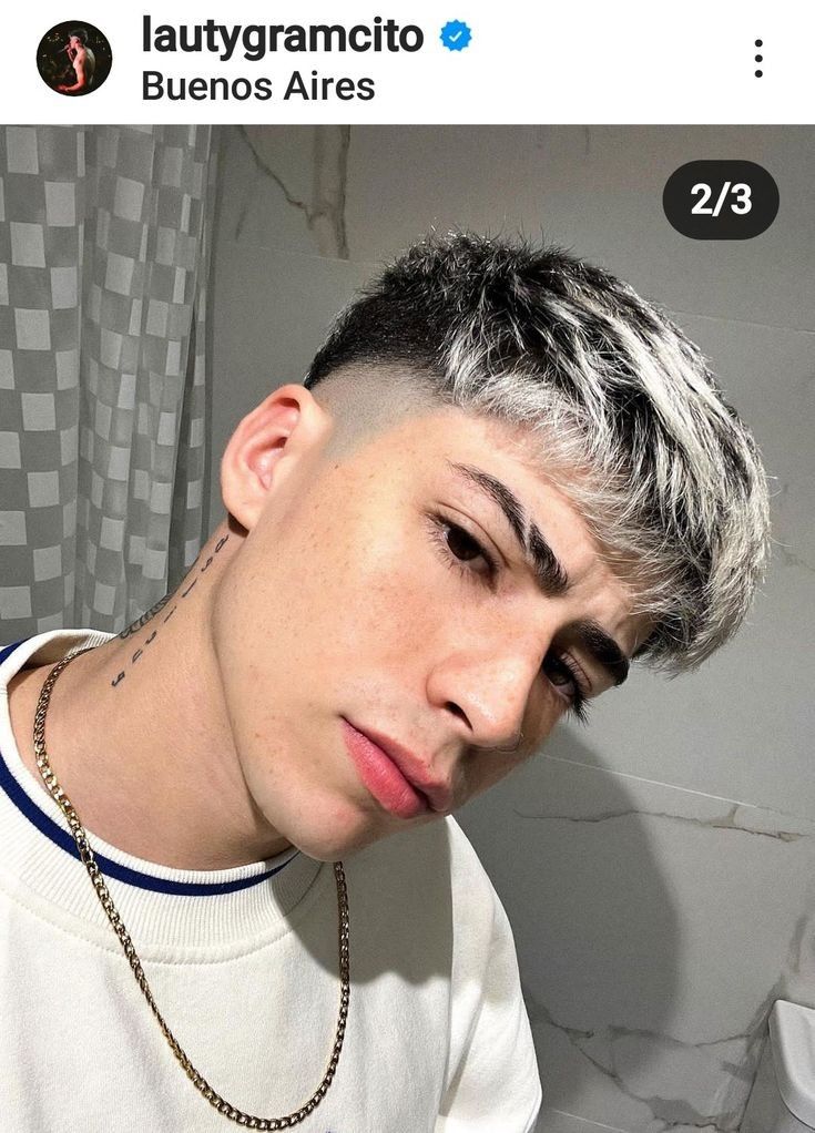 ideias de luzes masculinas para cabelos cacheados