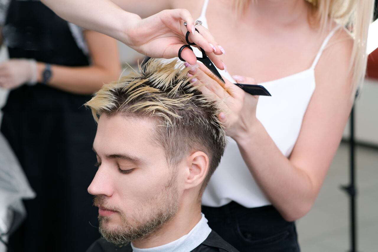 luzes no cabelo masculino