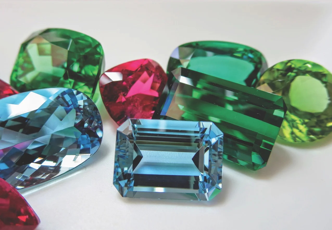 Conheça os Designers Brasileiros que Estão Reinventando a Joalheria