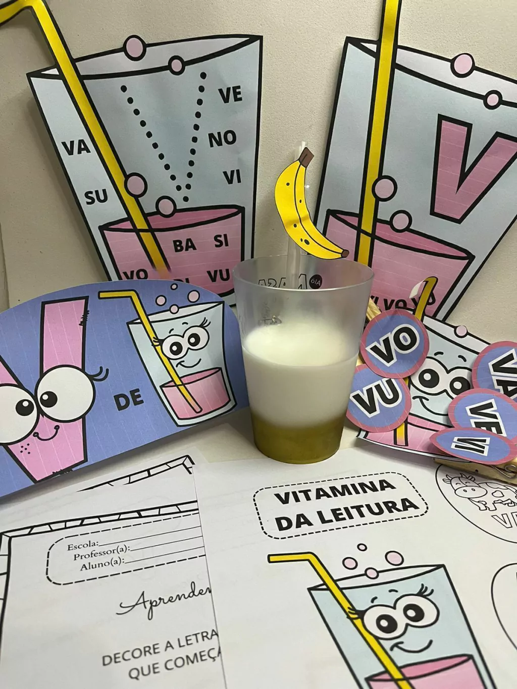 material escolar com a letra v