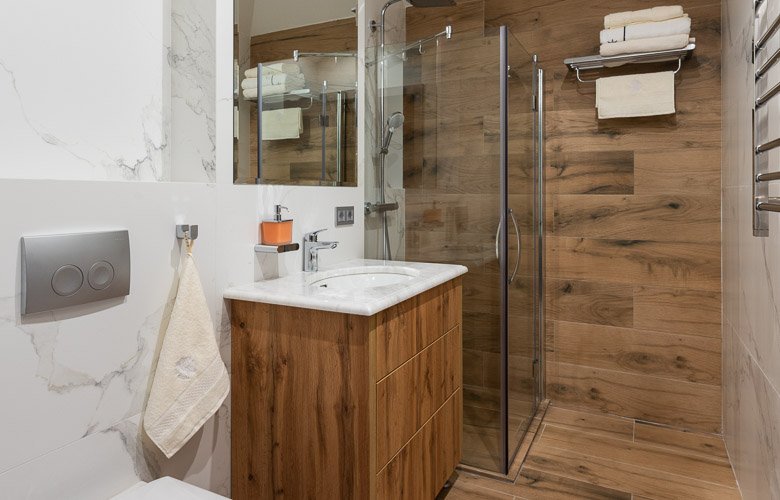 5 Dicas Essenciais para Otimizar Banheiros Quadrados Pequenos; Como Planejar um Banheiro Quadrado Funcional: Guia Completo; Medidas Ideais para Banheiros Quadrados: Do Box ao Vaso Sanitário; Layout Inteligente para Banheiros Quadrados: Maximizando Espaço e Conforto; Banheiro Quadrado Acessível: Medidas e Recomendações para PCD