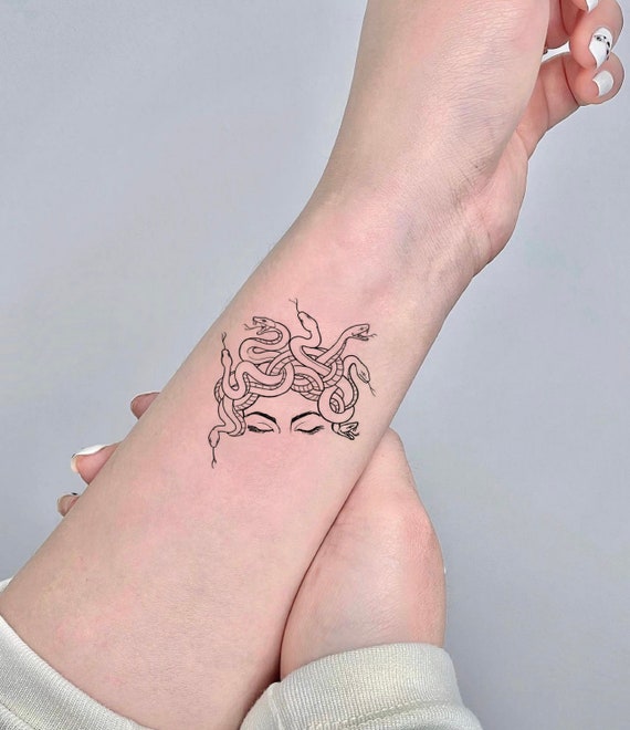 inspiração tatuagem medusa feminina