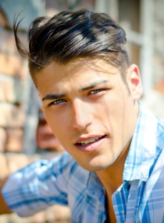 corte caesar com franja curta para cabelo liso