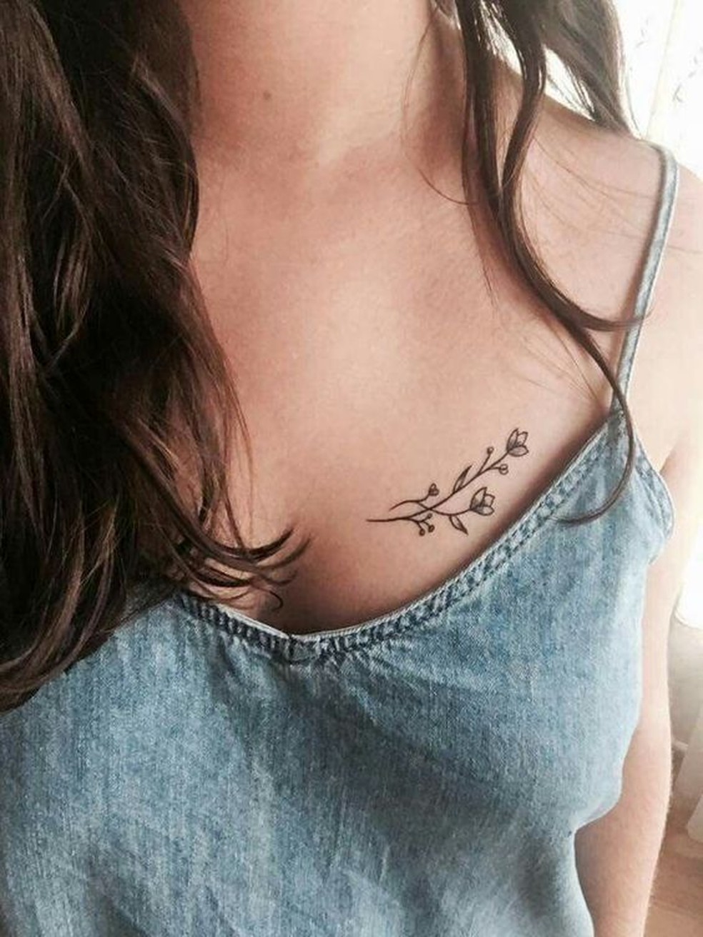 melhores ideias tatuagem peito feminina delicada