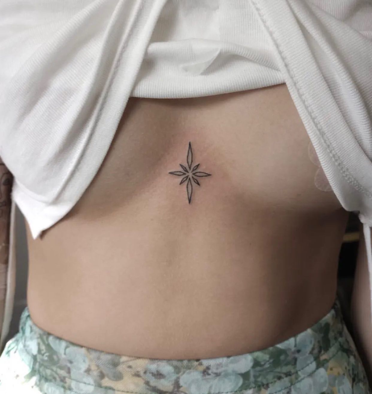 preço tatuagem peito feminina delicada