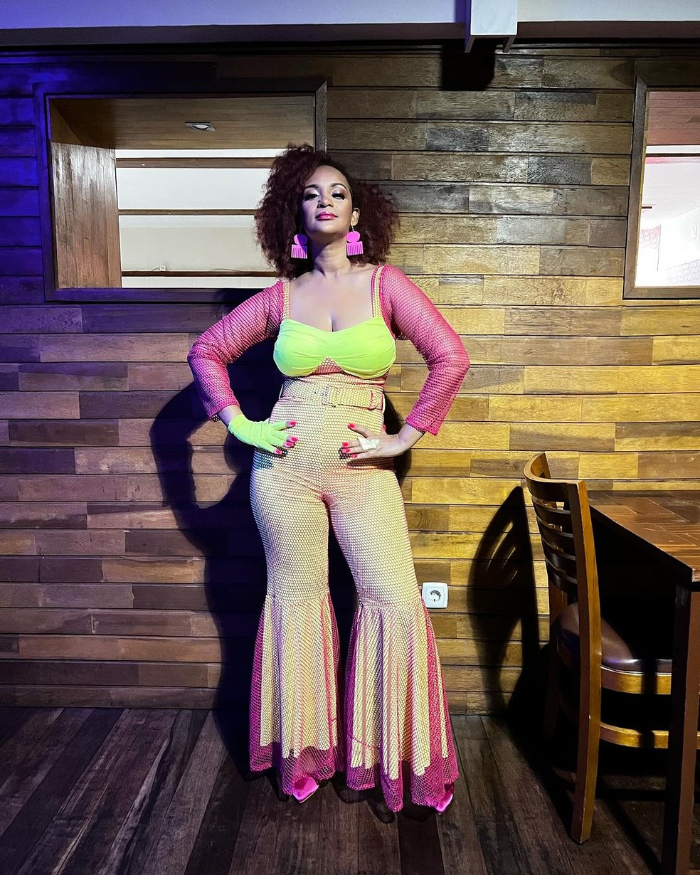 vestido tubinho ou godê qual escolher festa anos 60