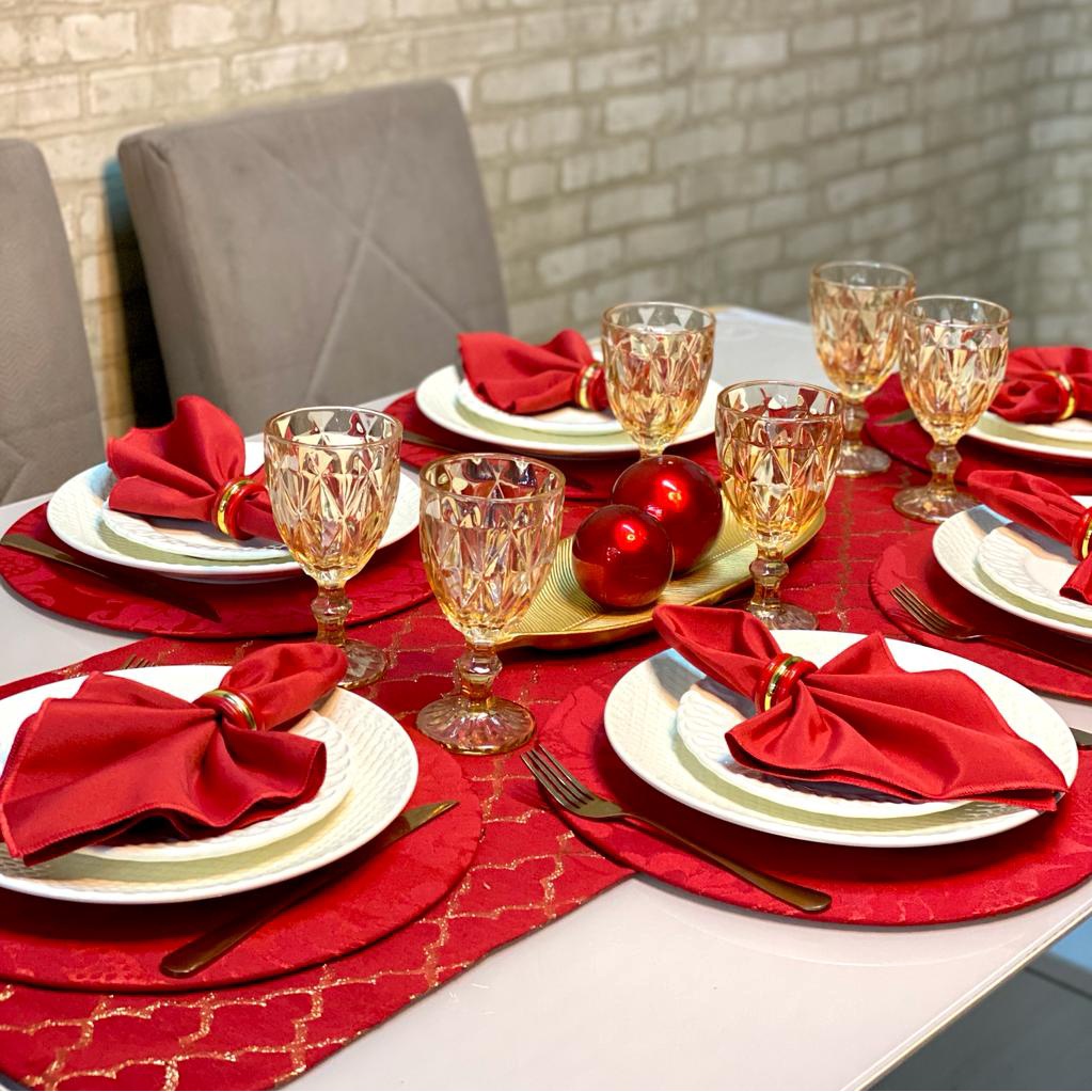 mesa posta natal com toalha