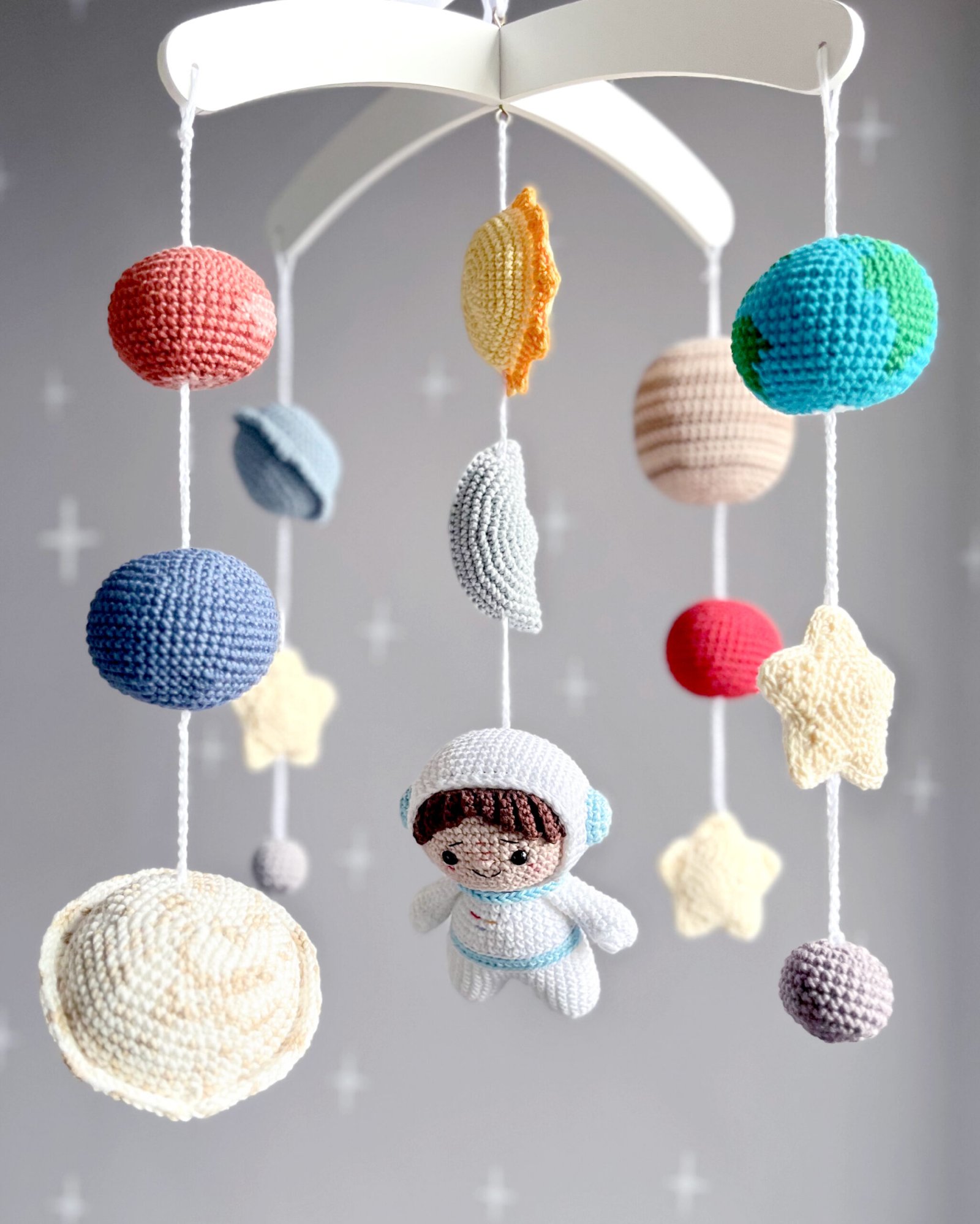 Os Melhores Temas de Móbile Amigurumi para a Decoração do Quarto do Bebê