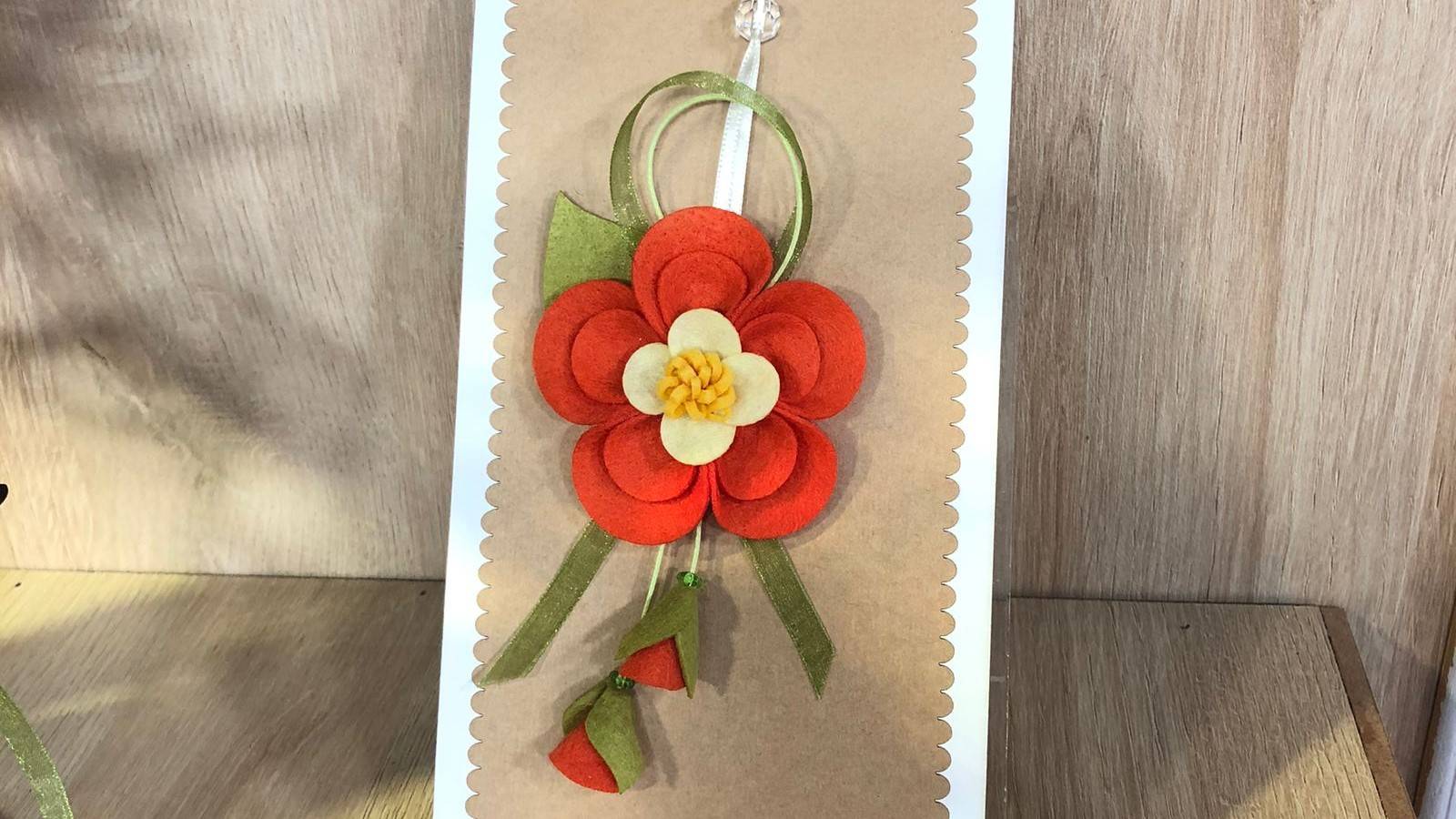 10 Ideias Criativas para Usar Flores de Feltro na Decoração