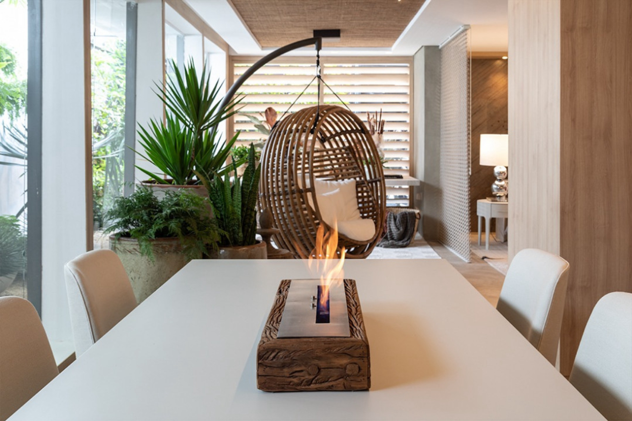 moveis ao redor da lareira