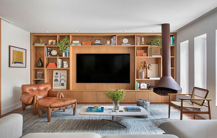 moveis ao redor da lareira