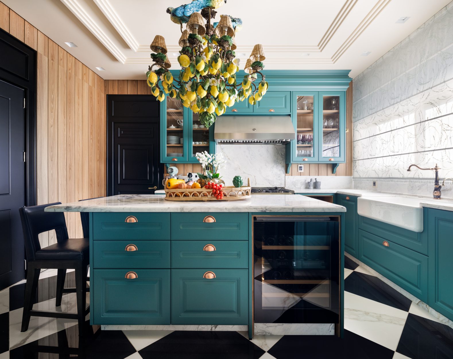 Características e Aplicações
2. Como Incorporar Móveis Provençais na Sua Decoração: Dicas Práticas
3. A Arte da Pátina: Transformando Móveis com o Charme Provençal
4. Cozinha Provençal: O Toque Rústico e Elegante que Faltava no seu Lar
5. Móveis Provençais para o Quarto: Romantismo e Leveza no seu Refúgio