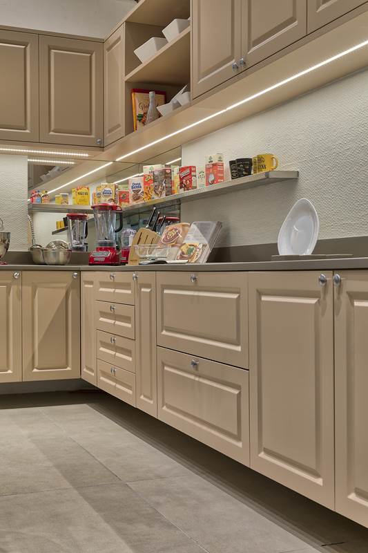 Características e Aplicações
2. Como Incorporar Móveis Provençais na Sua Decoração: Dicas Práticas
3. A Arte da Pátina: Transformando Móveis com o Charme Provençal
4. Cozinha Provençal: O Toque Rústico e Elegante que Faltava no seu Lar
5. Móveis Provençais para o Quarto: Romantismo e Leveza no seu Refúgio