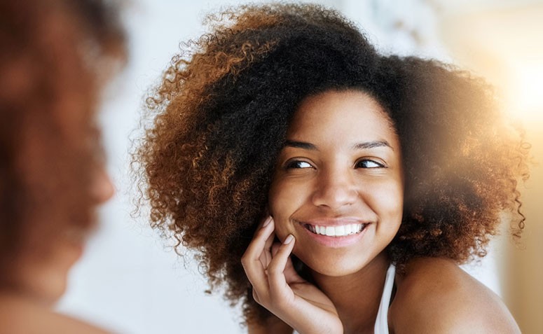 Rotina de skincare para pele oleosa e acneica: O que evitar