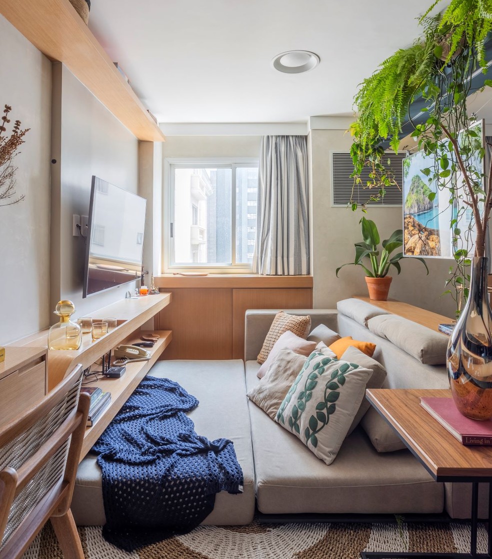 5 ideias de títulos:
1. Como Escolher Quadros para Apartamentos Pequenos: Guia Completo
2. Dicas de Decoração com Quadros para Otimizar Espaços Pequenos
3. Onde Comprar Quadros Online: Melhores Lojas para Apartamentos Compactos
4. Tendências em Quadros Decorativos para Salas Pequenas em 2024
5. Alternativas Criativas para Decorar Paredes em Espaços Reduzidos