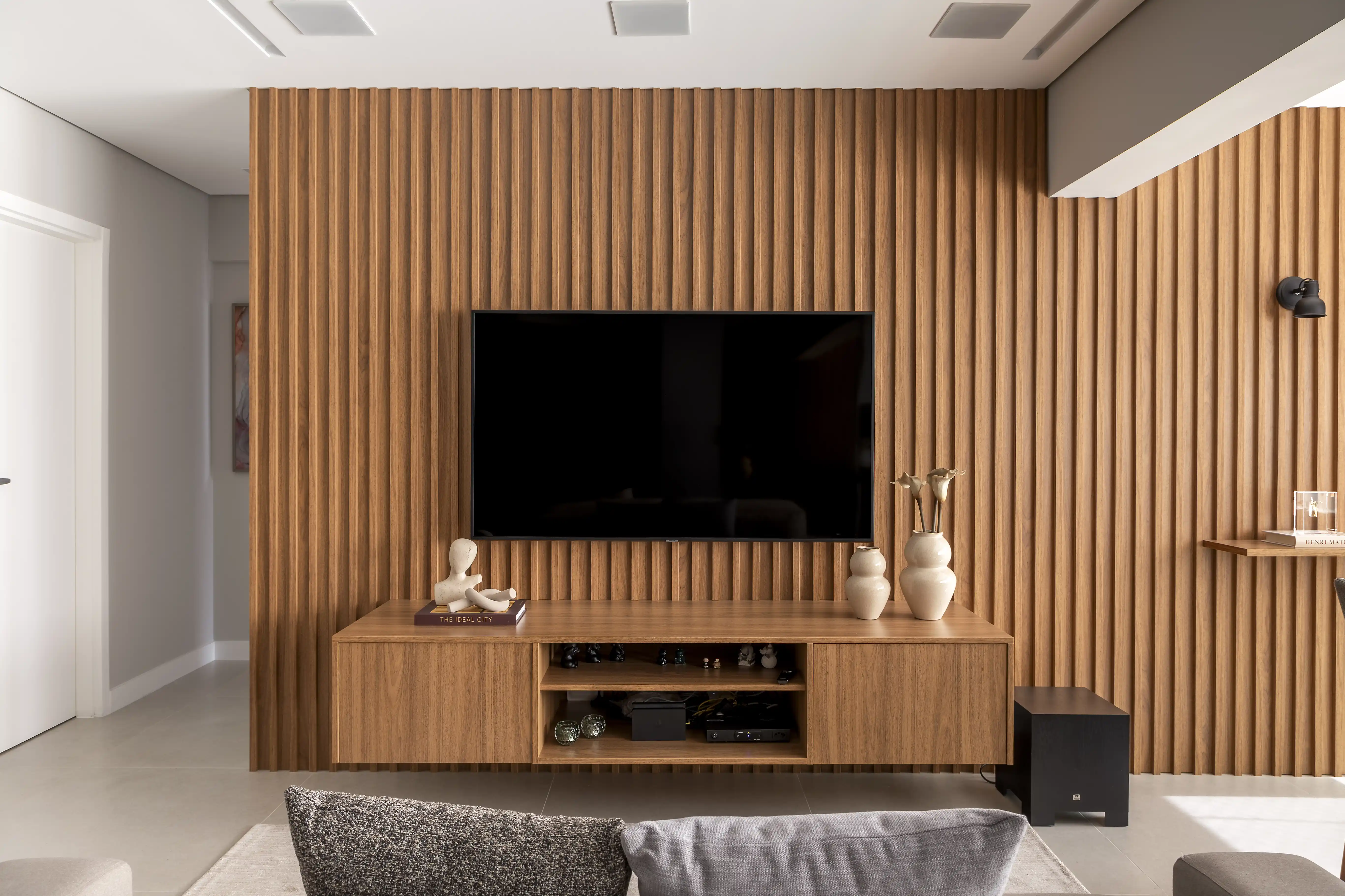 ideias criativas de painel ripado para sala de estar