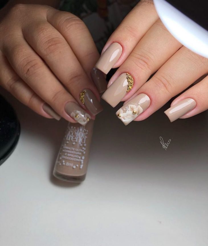 Guia Completo: Como Aplicar Pedras nas Unhas para uma Nail Art Duradoura