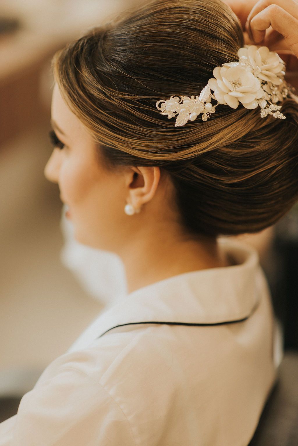 Casamento na Praia ou Campo? Penteados Ideais para Cerimônias ao Ar Livre