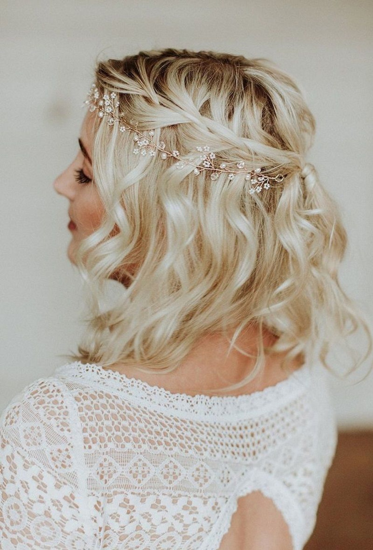Penteados de Noiva 2025: As Tendências que Você Precisa Conhecer