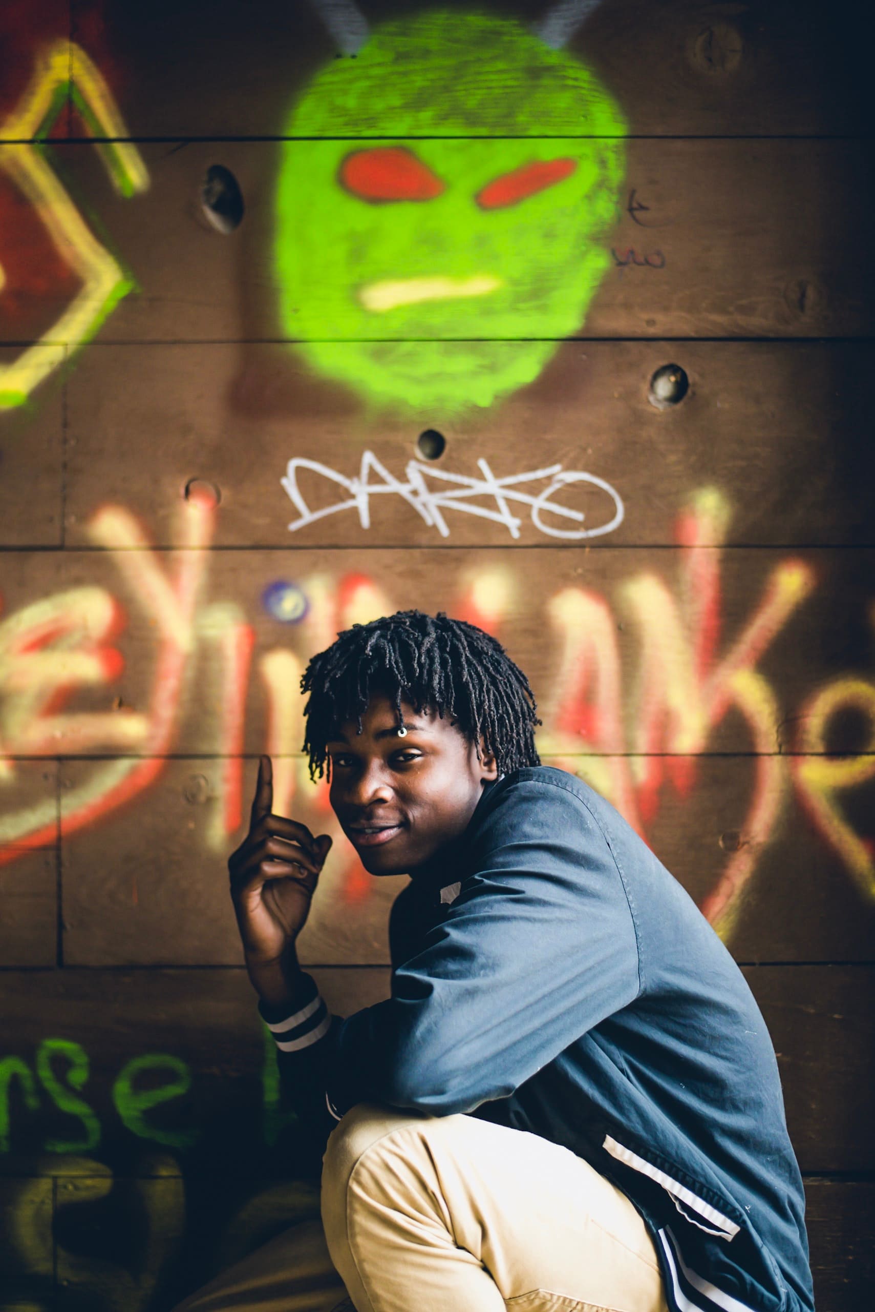 5 ideias de títulos para posts sobre cabelo cacheado masculino:
1.  Cortes de Cabelo Cacheado Masculino: Tendências e Estilos para 2025
2.  Como Finalizar Cabelo Cacheado Masculino: Dicas e Produtos Essenciais
3.  Do Fade ao Coque Samurai: Os Penteados Cacheado Masculino Mais Populares
4.  Guia Completo: Cuidados e Definição para Cabelo Cacheado Masculino
5.  Volume e Textura: Valorizando o Cabelo Cacheado Masculino com os Cortes Certos