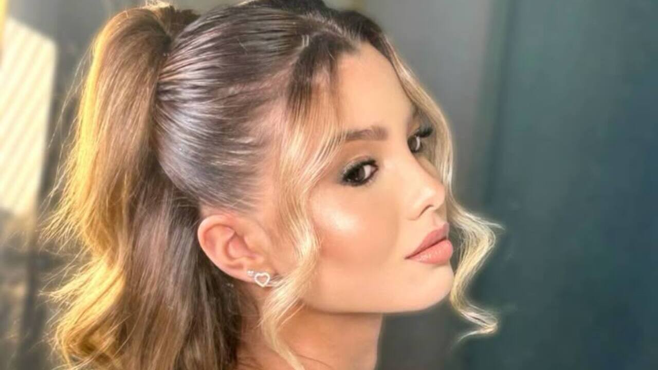 Penteado semi preso minimalista (duas mechas presas)