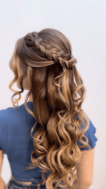Penteado semi preso para afinar o rosto