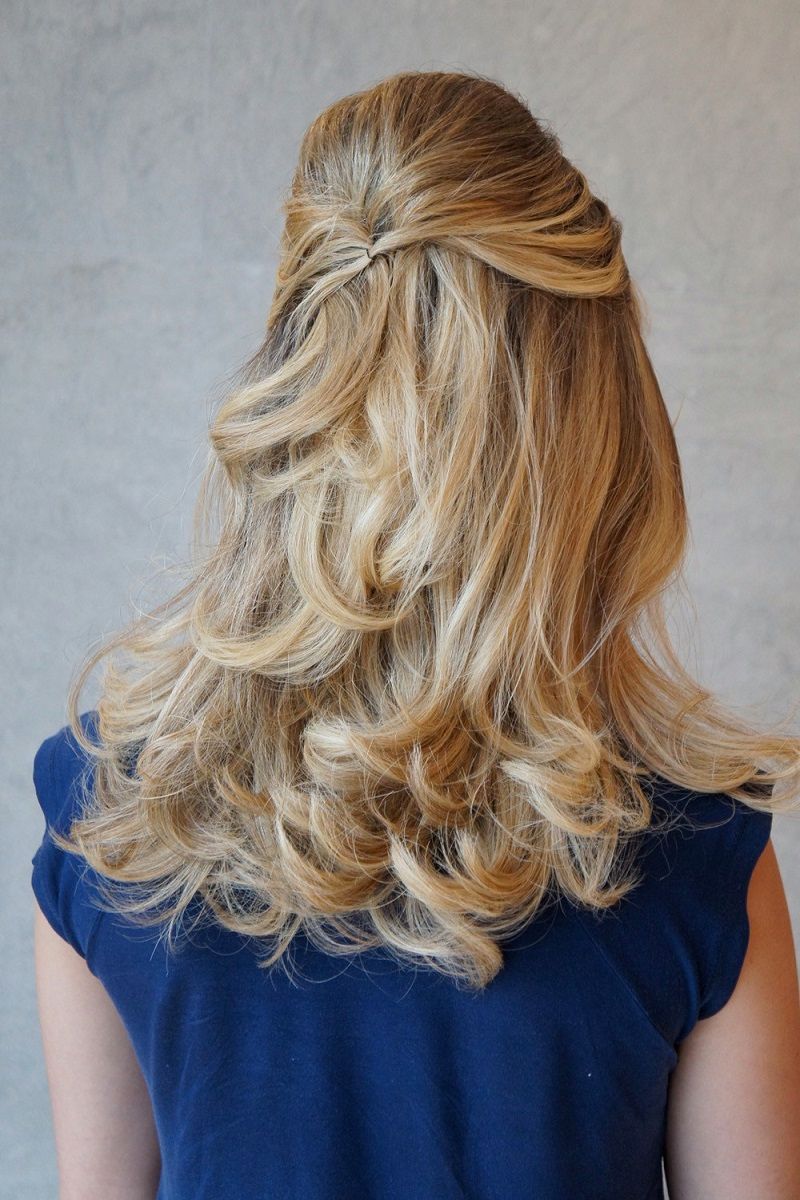 Penteado semi preso com trança embutida nas laterais