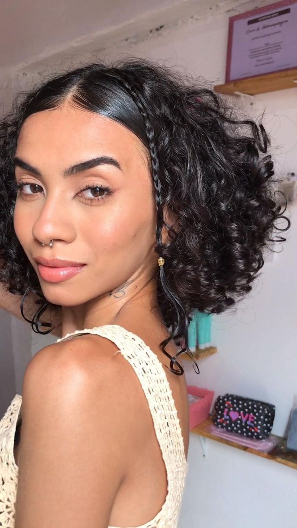 5 Ideias de Penteados Tumblr para Cabelo Curto
Como Fazer Penteados Tumblr em Casa
Os Melhores Acessórios para Penteados Tumblr
Guia Completo: Penteados Despojados para Cabelo Curto
Tranças e Coques: Penteados Tumblr para o Dia a Dia