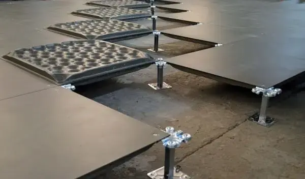 Custos e Instalação de Piso Elevado
3. Como o Piso Elevado Otimiza Espaços Corporativos
4. Escolhendo o Revestimento Ideal para seu Piso Elevado
5. Fabricantes e Fornecedores de Piso Elevado no Brasil: Onde Encontrar