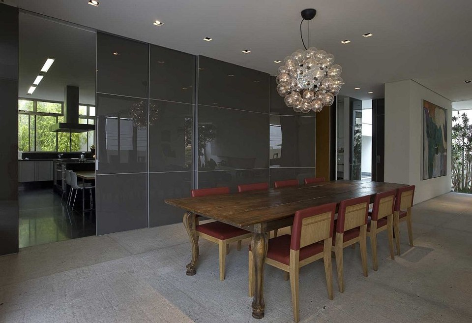 Instalação de Portas de Correr: Sobreposta, Embutida ou com Moldura?