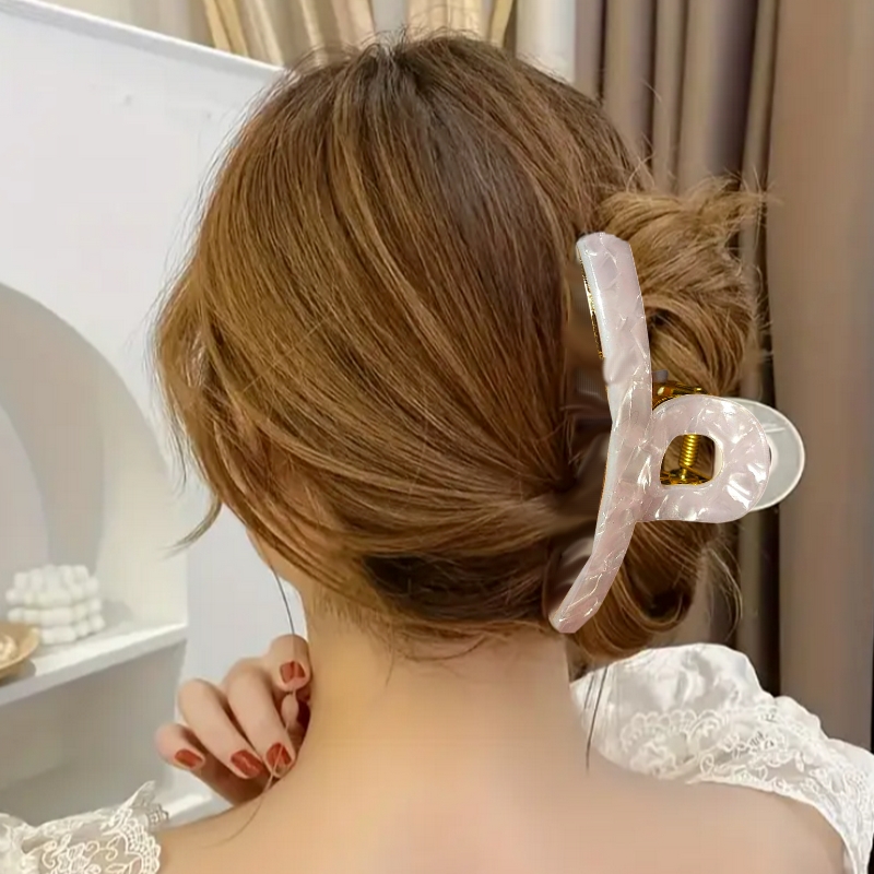 presilha de cabelo prateada